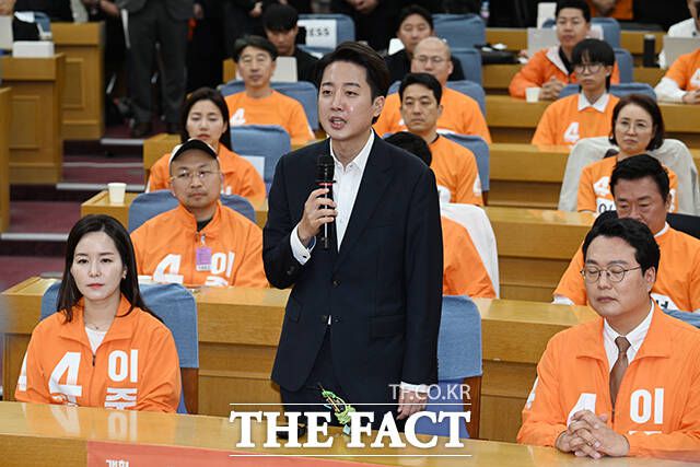 이들은 모두 '이준석 체제'를 뒷받침하겠다는 입장을 밝히고 있지만, 다수 후보들이 구체적인 전략이나 실행 방안은 부족하다는 지적이 나온다. 실제로 일부 후보들은 선언적이고 두루뭉술한 공약만을 내세워, 전략적 방향성이 불분명하다는 비판도 제기된다. /국회=박헌우 기자