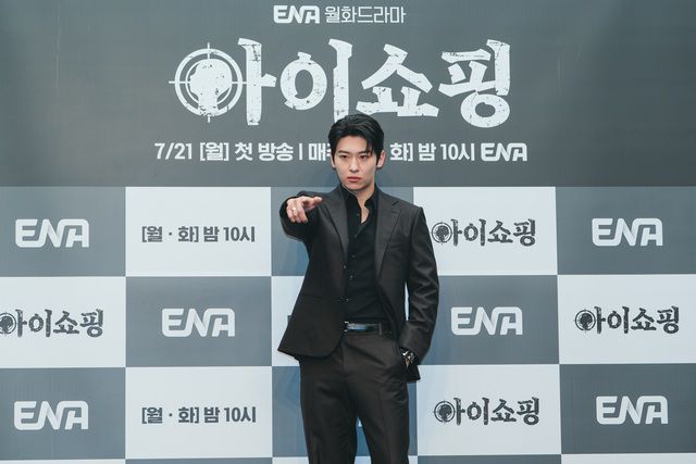 다양한 예능 프로그램에서 덱스로 활동한 방송인 김진영이 '아이쇼핑' 제작발표회에서 "배우라는 직업이 매력적이고 인간 김진영과 잘 맞는다고 생각했다"고 전했다. /ENA