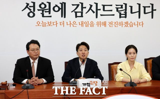 한편 이날 토론회에서는 당내 권력 구조를 둘러싼 갈등도 수면 위로 드러났다. 이혜숙 후보는 "당내에는 이준석의 짐이 되는 그룹과 힘이 되는 그룹이 공존하고 있다"며 "김철근 사무총장을 중심으로 한 권력 카르텔이 당을 국민에게 짐이 되는 정당으로 만들었다"고 주장했다. /뉴시스