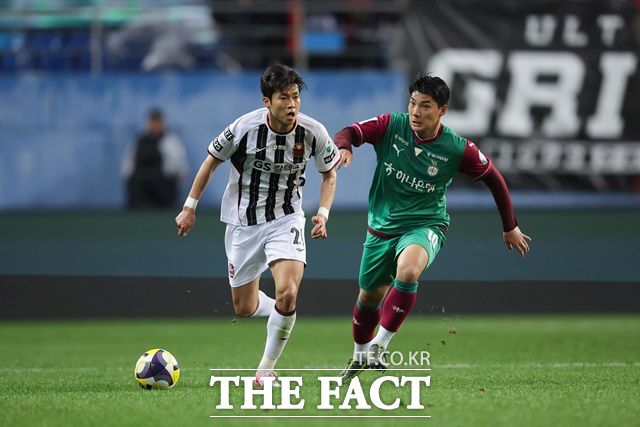 전국 대부분 지역에 폭염 특보가 내려진 가운데 열리는 27일 오후 7시 열리는 대전과 서울의 경기는 팬들의 발길을 경기장으로 끌어들일 것으로 전망된다./K리그