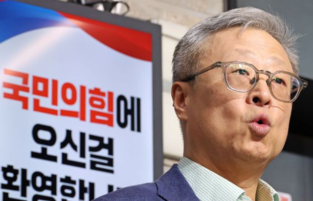 유일준 국민의힘 당무감사위원장이 25일 서울 여의도 국민의힘 당사에서 지난 대선 당시 김문수-한덕수 후보 교체 사태와 관련한 당무감사 결과 브리핑을 하고 있다. /뉴시스