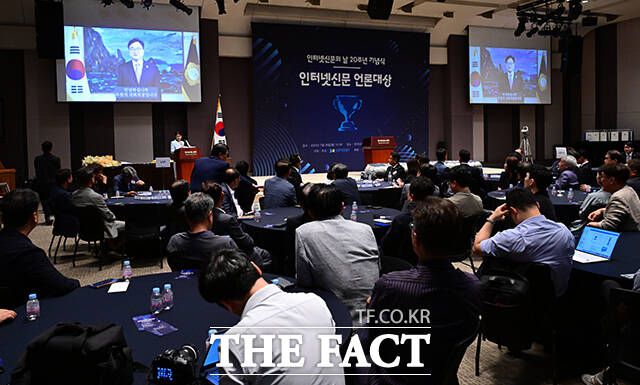 우원식 국회의장이 영상으로 축사를 하고 있다.