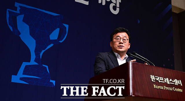 박종현 한국기자협회장이 축사를 하고 있다.