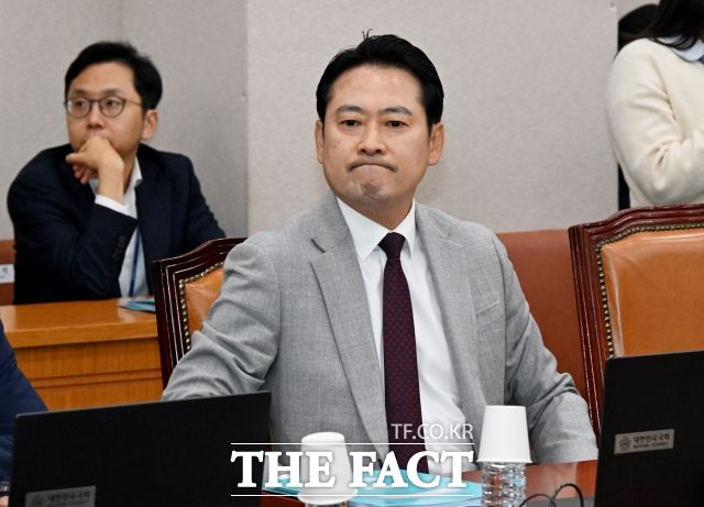 장동혁 국민의힘 의원은 지난 23일 오전 국회 박물관에서 기자회견을 열고 "보수의 새로운 길을 만들겠다"며 "이제라도 국민의힘 107명 의원을 단일대오로 만들어 헌정 질서 파괴하는 민주당과 이재명 정부와 제대로 싸우게 만드는 것이 혁신의 시작"이라고 강조했다. /국회=배정한 기자