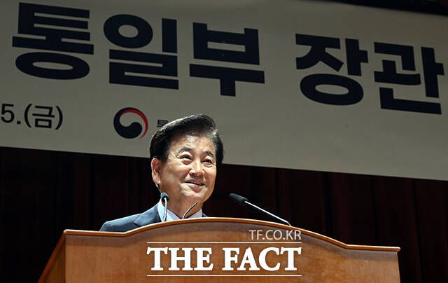 북한이 이재명 정부 출범 55일 만에 내놓은 첫 공식 입장이 적대적 두 국가 기조 재확인에 그친 가운데, 정동영 통일부 장관은 한미연합훈련 '조정'을 이재명 대통령에게 건의하겠다고 밝혔다. /임영무 기자