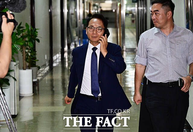 정보위 전체회의 참석하는 박선원 여당 간사.