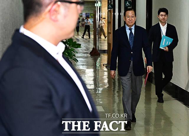 정보위 전체회의 참석하는 권영세 국민의힘 의원.