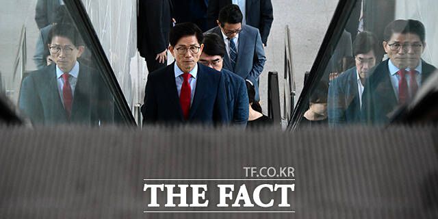 비전과 공약 발표를 위한 기자회견에 나선 김문수 전 고용노동부 장관.