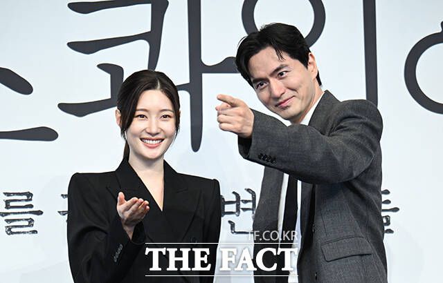 배우 정채연(왼쪽)과 이진욱이 '에스콰이어'에서 선후배 '케미'를 보여줄 예정이다. /박헌우 기자