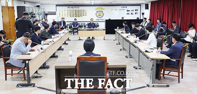 질의에 답변하는 김현우 서울구치소장.