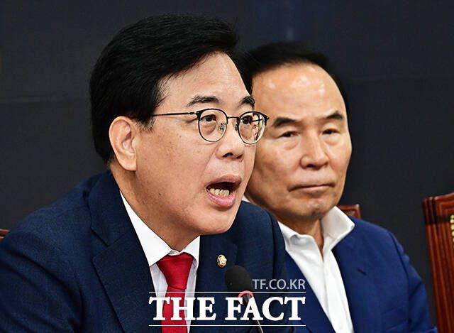 송언석 국민의힘 비대위원장은 자동차 산업 경쟁력과 대미 투자 규모에 대한 부담을 지적했다. /배정한 기자