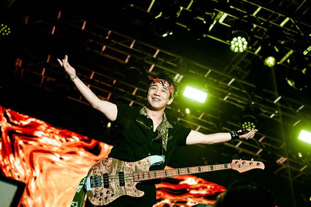 한국 인디 신의 시작을 알린 밴드 크라잉넛이 '펜타포트 락 페스티벌 2025'에서 공연을 펼치고 있다. '펜타포트 락 페스티벌 2025'는 인천 연수구 송도달빛축제공원에서 3일까지 진행된다./PRM