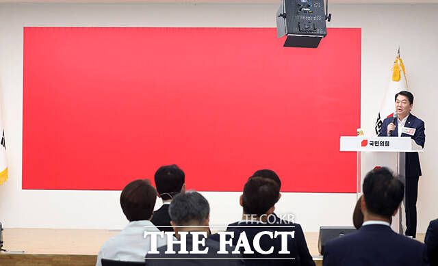 비전발표하는 안철수 후보.