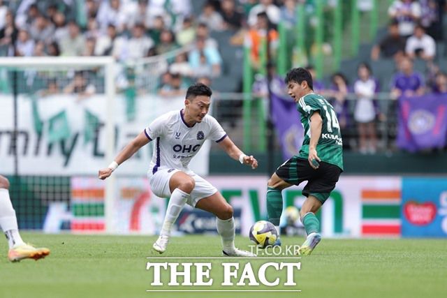 우승을 향해 나아가는 ‘전북’과 강등권 탈출이 시급한 ‘안양’이 8일 오후 7시 30분 전주월드컵경기장에서 맞대결을 펼친다./K리그