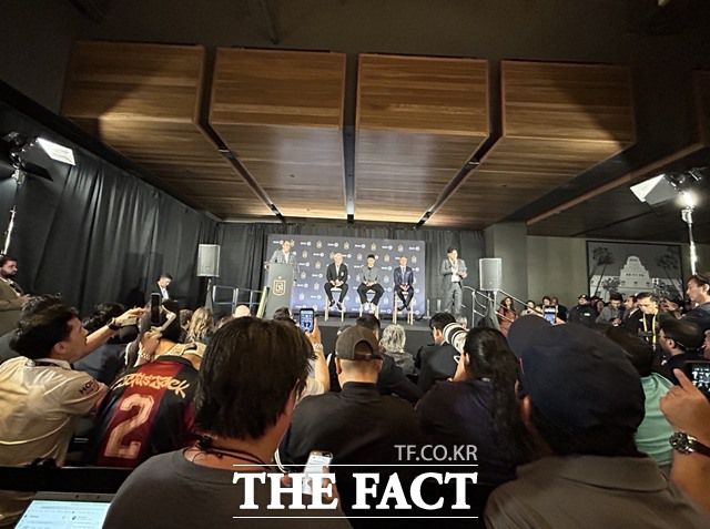 손흥민의 LAFC 입단 기자회견이 7일 LA코리아타운에서 약 6km 떨어진 LAFC 홈구장인 BMO스타디움 내 펩시플라자에서 열리고 있다. 이날 기자회견에는 약 1890여명의 취재진이 열띤 보도경쟁을 펼쳤다./LA=황덕준 언론인