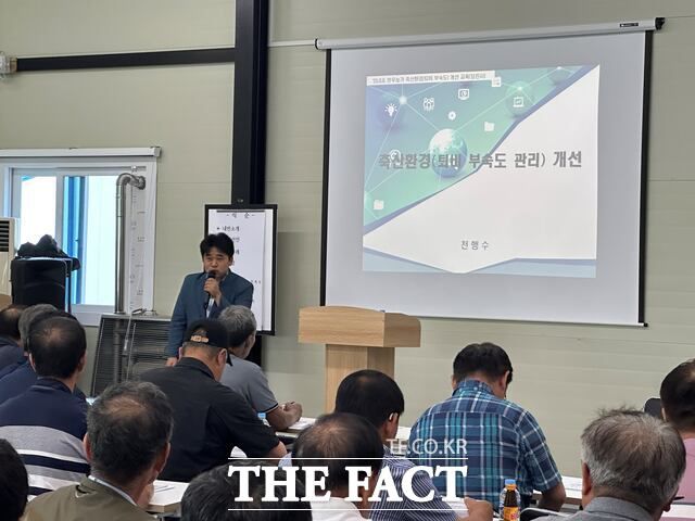 당진시는 8일 당진시 한우협회 교육실에서 축산 환경 개선 및 사양 관리 전문교육을 실시했다. /당진시