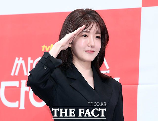 배우 정인선이 현 소속사 블리츠웨이와 재계약을 체결하며 오랜 인연을 이어간다. /이동률 기자