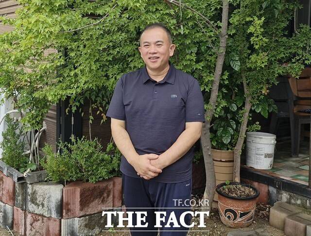 윤석열 전 대통령과 김건희 씨의 불법 공천 개입 의혹과 관련한 핵심 인물인 명태균 씨가 7일 오후 경남 창녕군 모처에서 <더팩트>와 인터뷰하고 있다. /창녕=신진환 기자