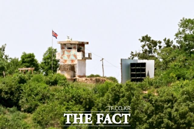 북한이 정부의 대북 확성기 철거에 대남 확성기 철거로 호응했지만, 곧바로 한미연합군사훈련을 비난하고 나섰다. 다만 '조건부 대응'을 시사한 점은 주목할 만하다는 관측이다. 사진은 지난 6월 12일 북한의 대남 방송이 중단된 경기도 파주시 오두산 통일전망대에서 바라본 북한 개풍군 일대 모습. /남용희 기자
