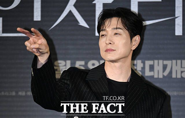 정신과 의사이자 열한 명을 죽인 연쇄살인범 이영훈으로 분한 정성일은 "다른 누군가에게 이 책이 갈까봐 겁이 났다. 그만큼 긴장감 넘치고 밀도 있는 글이었다"고 회상했다. /박헌우 기자