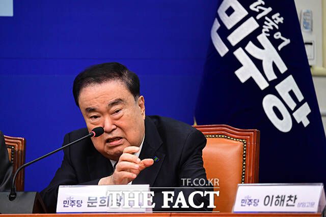 문희상 전 국회의장은 12일 "내란의 뿌리를 뽑기 위해 전광석화처럼 몰아쳐서 처리하겠다는 대목에 전적으로 동의한다"면서도 "단 항상 잊지 말아야 할 게 있다. 과유불급이다. 과하면 모자란 것만 못하다"고 지적했다. /남윤호 기자