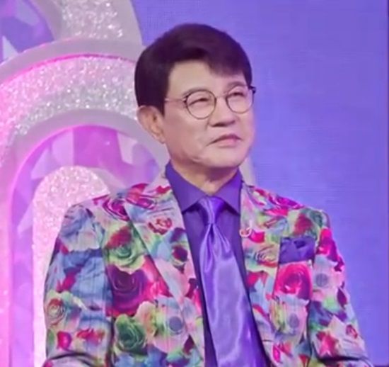 설운도는 트로트 가수들 사이에 레전드 중 한명으로, 본인 노래는 물론 수많은 동료 후배 가수들에게 곡을 주는 싱어송 라이터로 정평이 나 있다. /제이지스타, 방송캡처