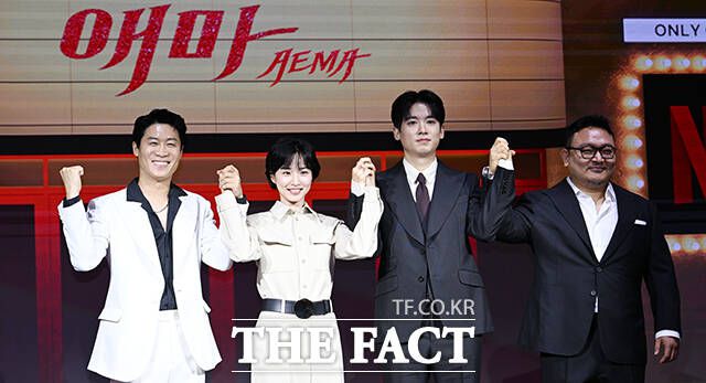 배우 진선규와 방효린, 조현철, 이해영 감독(왼쪽부터)이 18일 오전 서울 마포구 호텔 나루 서울 엠갤러리에서 열린 넷플릭스 새 시리즈 '애마' 제작발표회에 참석해 작품에 관한 다양한 이야기를 전했다. /박헌우 기자