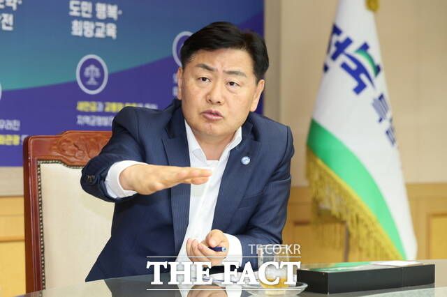 18일 김관영 전북도지사가 전북도청 도지사 접견실에서 민선8기 3주년을 맞아 처음으로 <더팩트> 전북취재본부와 대면 인터뷰를 하고 있다. /전주=양보람 기자·전북도