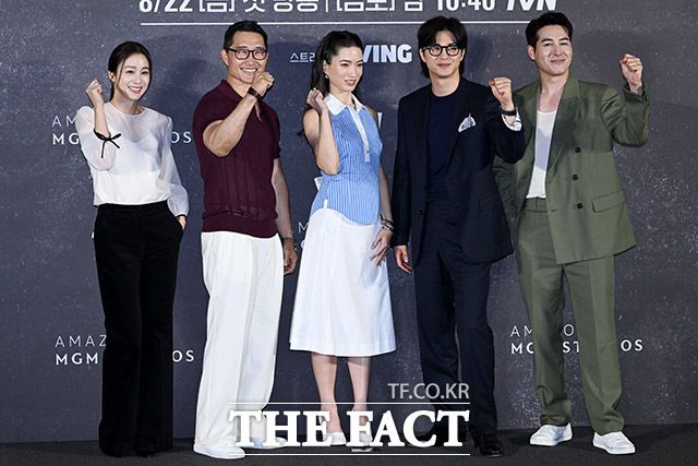 포즈 취하는 '버터플라이' 주역들.