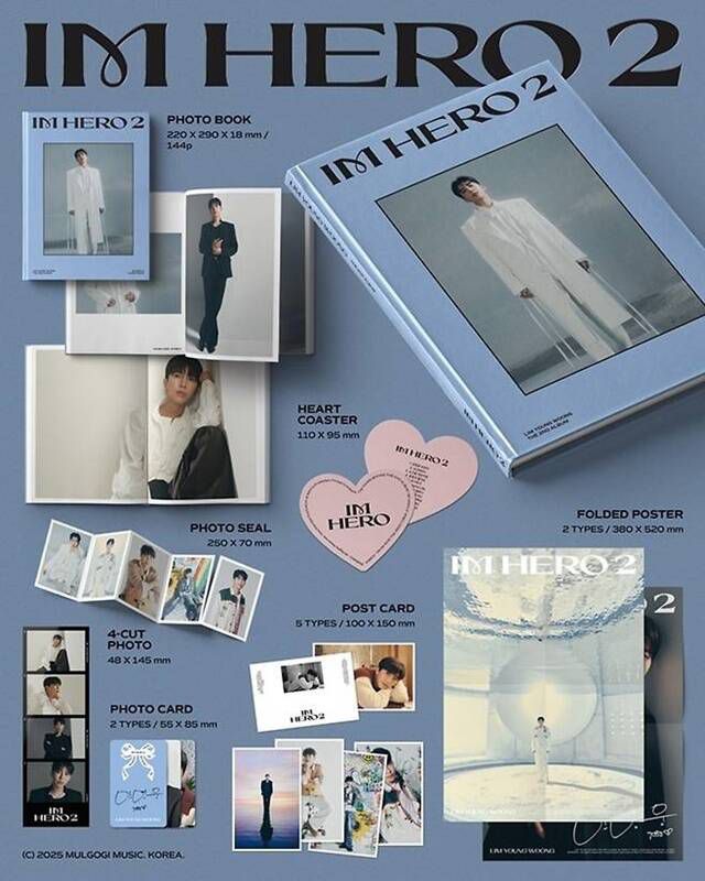 영웅시대를 상징하는 하늘빛을 메인 컬러로 삼은 이번 앨범북은 CD가 아닌 다른 형태로 앨범을 기념할 수 있는 새로운 방식을 제시했다는 점에서 의미가 크다고 할 수 있다. /물고기뮤직