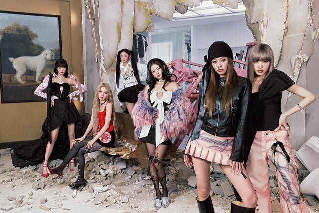 아이브는 데뷔 전부터 '완성형 그룹'을 내세웠고 이후 그에 걸맞는 실력과 나르시시즘 서사로 정체성을 구축해 왔다. 이번엔 '비밀'을 키워드로 감춰왔던 또 다른 면을 이야기한다는 점에서 흥미롭고 기대를 모은다. /스타쉽