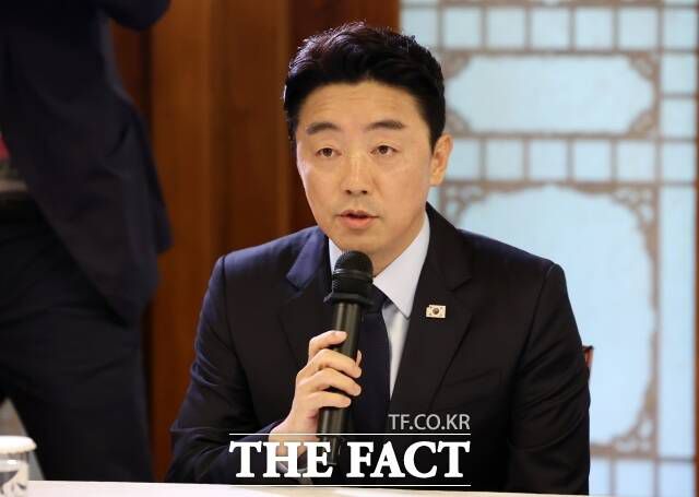 강훈식 대통령 비서실장은 이날 오후 용산 대통령실에서 기자간담회를 열고 김 위원장이 9월 3일 중국 항일전쟁 승전(전승절) 80주년 기념행사 열병식 참석과 관련 "정부는 사전에 인지하고 있었다"고 말했다. /배정한 기자