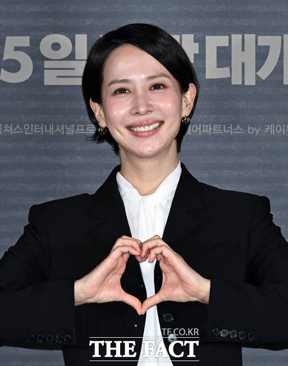 조여정은 특종이 간절한 베테랑 기자 백선주 역을 맡아 열연을 펼친다. /이새롬 기자