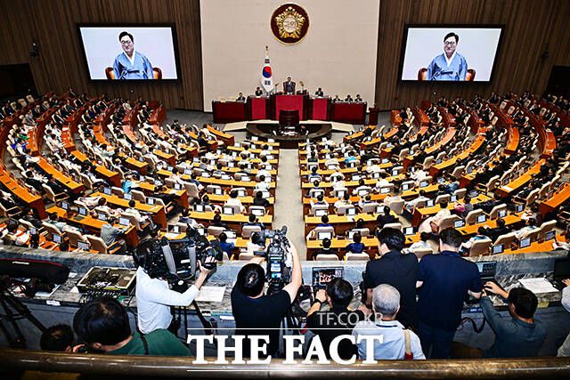 우원식 국회의장이 1일 오후 서울 여의도 국회에서 열린 제429회 국회(정기회) 제1차 본회의에 참석해 개회사를 하고 있다. /국회=배정한 기자