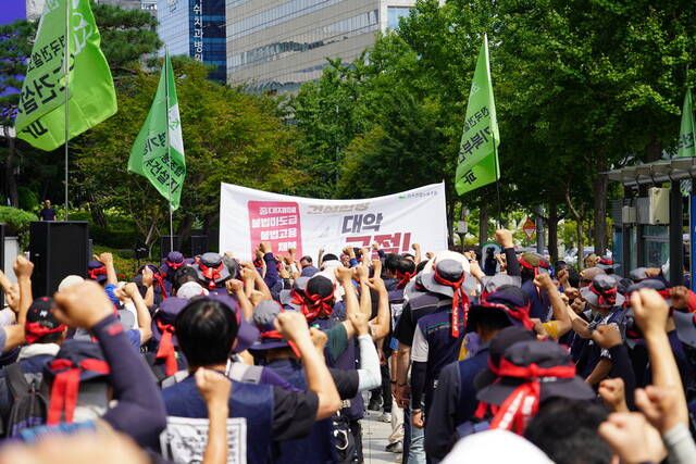 민주노총 전국건설산업노동조합연맹은 지난달 27일 서울 강남구 건설회관 앞에서 '건설산업 살리자! 건설노동자 살리자! 건설의 날 행사 대응 기자회견'을 개최했다. /민주노총 전국건설산업노동조합연맹