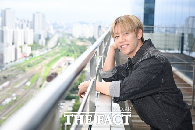 신곡 '행로'는 청량한 기타 사운드와 드라이브감 있는 밴드 편곡이 어우러진 곡이다. 청춘의 방황과 불완전함에도 굴하지 않고 다시 일어서서 결국 자신만의 리듬으로 길을 찾아 나아가는 희망적인 메시지를 담았다. /장윤석 기자