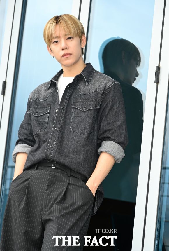 우여곡절 많았던 가수 정대현이 지난 6월 싱글 'Stay'와 9월 2일 싱글 '행로'를 발표하면서 새 출발을 알렸다. 가장 큰 목표는 "팬들에게 다시는 사라지지 않는다는 믿음을 주는 것"이다. /장윤석 기자