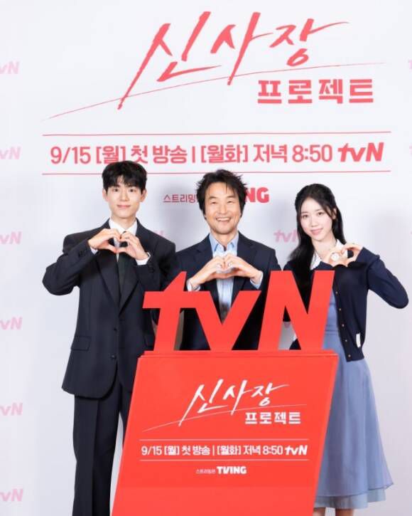 배우 배현성 한석규 이레(왼쪽부터)가 치킨집이라는 배경으로 뭉치는 가운데 어떤 사람들을 만나 어떤 에피소드를 보여줄지 이목이 집중된다. /tvN