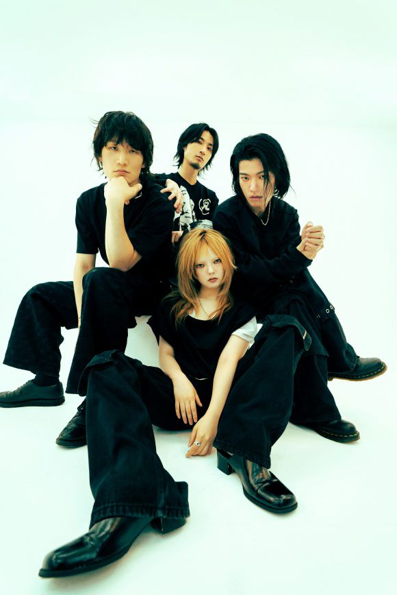 카디는 새 EP '웬 더 라이트스 아웃'의 발매에 맞춰 12월 13일 단독 콘서트 개최를 준비 중이다. 이번 공연은 카디가 직접 모든 기획을 맡은 첫 콘서트다./플래닛케이