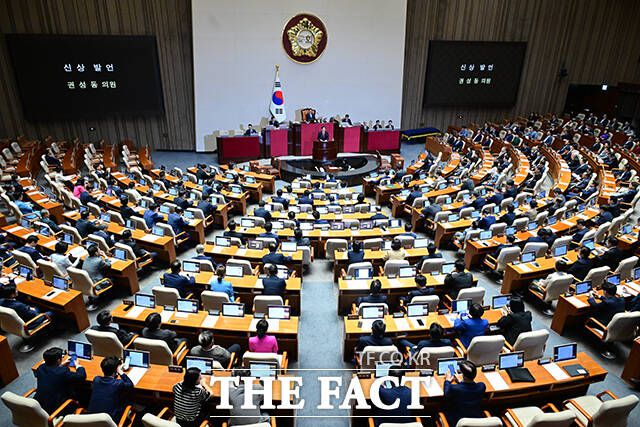 신상발언 나선 권성동 의원.