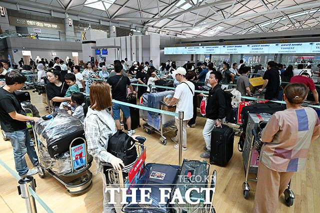 제주항공은 지난 7월 부산-상하이 노선을 신규 취항했고 오는 10월부터 인천-구이린 노선 운항을 시작한다. 진에어는 지난 5월 인천-칭다오 노선을 2년여 만에 재개해 매일 운항 중이고, 에어부산은 부산-옌지 노선을 주 6회로 증편했다. /남용희 기자