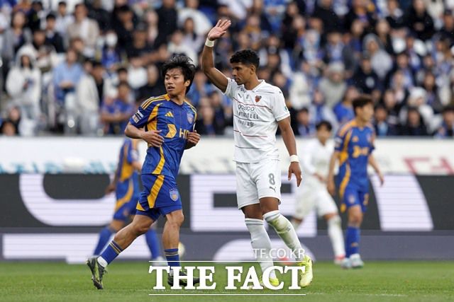 올 시즌 세 번째 '동해안 더비'를 펼치는 포항과 울산 경기./K리그