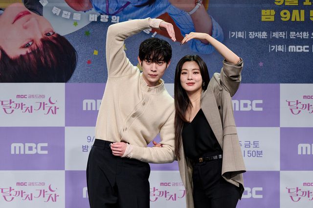 배우 김영대(왼쪽)와 이선빈이 16일 오전 11시 서울 마포구 MBC 본관 1층 골든마우스홀에서 열린 MBC 새 금토드라마 '달까지 가자' 제작발표회에 참석해 작품과 관련한 다양한 이야기를 들려줬다. /MBC