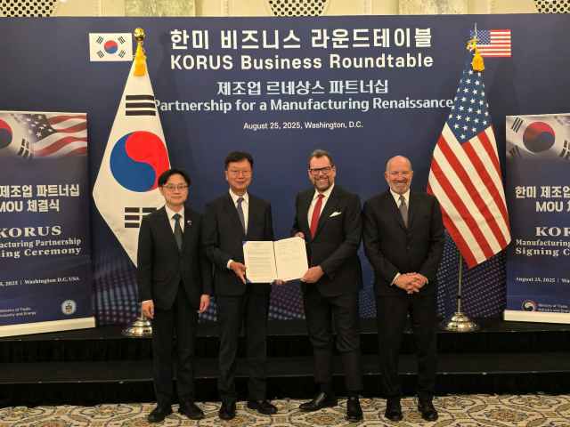 삼성중공업이 지난달 25일(현지시간) 한미 정상회담이 열린 미국 워싱턴 DC에서 비거 마린 그룹과 전략전 파트너십(MOU)을 체결했다. (왼쪽부터)김정관 한국 산업통상자원부 장관, 최성안 삼성중공업 대표이사, 프란체스코 발렌테 비거 마린 그룹 대표이사, 하워드 러트닉 미국 상무부 장관. /삼성중공업