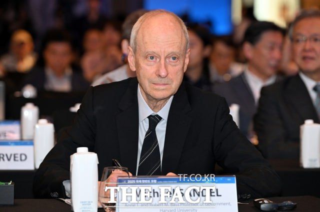 지난 19일 국제 한반도 포럼(GFK)에 참석한 마이클 샌델 미국 하버드대 교수는 "가장 심각하게 우려하는 건 도널드 트럼프 미국 대통령이 국민이 아닌 사람들을 해외로 추방하고 있다는 것"이라며 '조지아 사태'와 관련해 언급했다. /임영무 기자