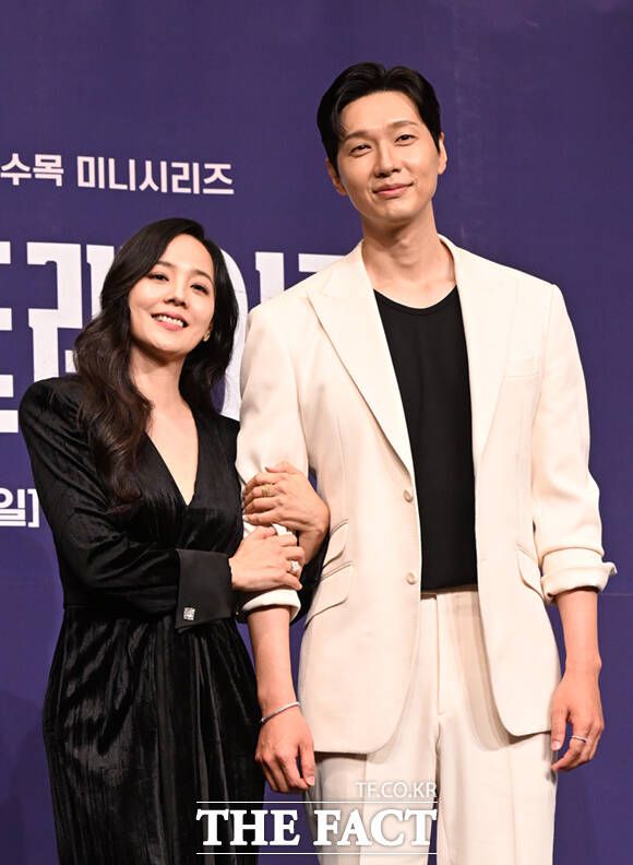 배우 유진(왼쪽)과 지현우가 MBN 새 수목드라마 '퍼스트레이디'에서 대통령 당선인 부부로 호흡을 맞춘다. /이새롬 기자