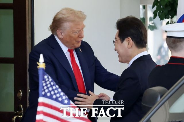 지난달 25일(현지시간) 미국 워싱턴DC 백악관에서 열린 한미 정상회담에서 트럼프 미국 대통령과 이재명 대통령의 모습. /뉴시스