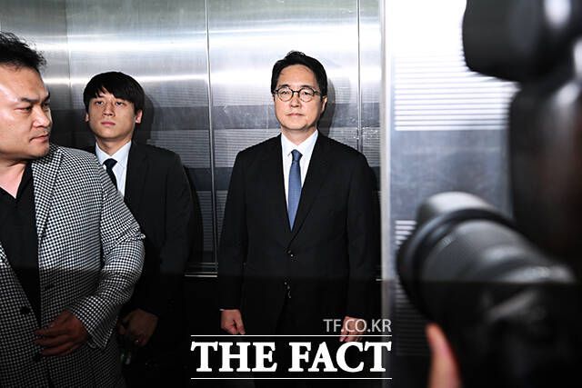 심우정 전 검찰총장이 30일 오전 서울 서초구 한샘빌딩에 마련된 순직 해병 특검 사무실에 피의자 신분으로 출석하고 있다. /서예원 기자