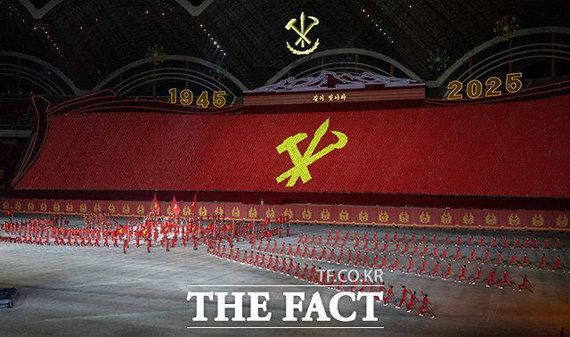 9일 북한 평양 능라도의 5월1일 경기장에서 조선노동당 창건 80주년 기념 경축대회가 열리고 있다. /평양=신화.뉴시스