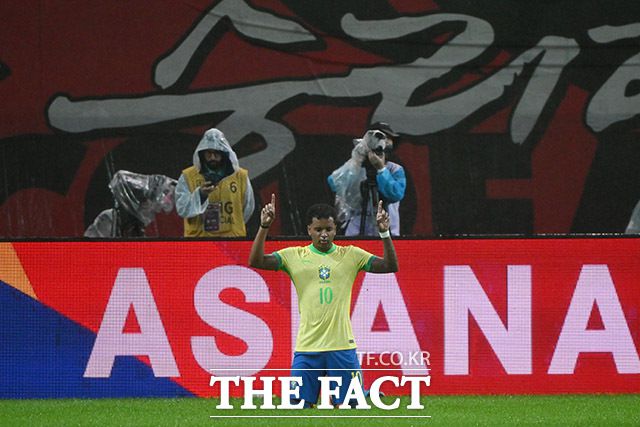 득점 후 기뻐하는 호드리구.